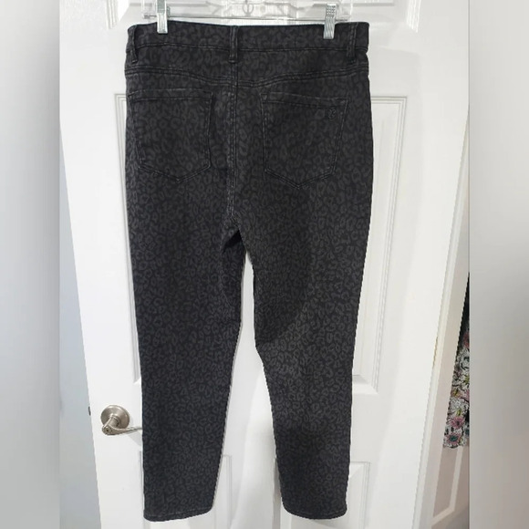 DG2 by Diane Gilman Gray and Black Leopard Print Skinny Jeans in Size 14 - Picture 6 of 11